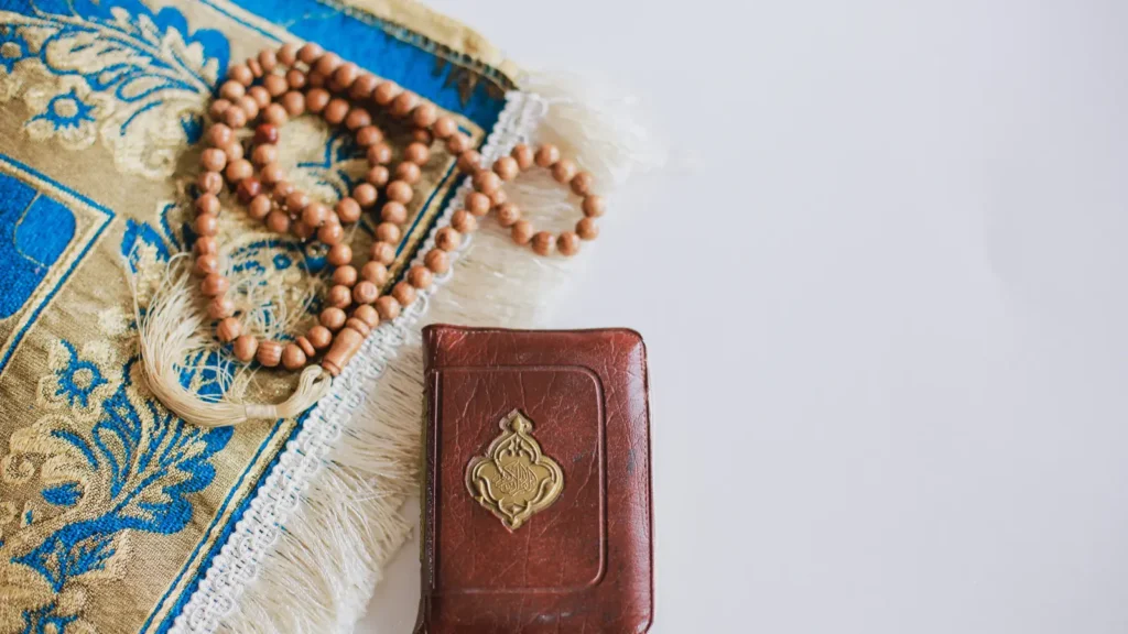 Prayer Mat & Pocket Quran | Cheap Umrah Packages